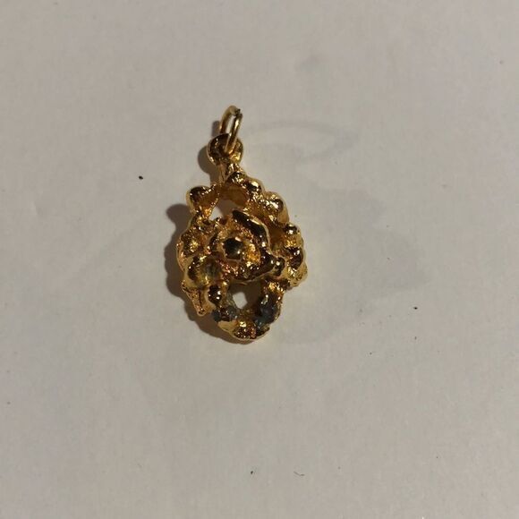Gold Tone Flower Charm Pendant‎ Vintage Jewelry Floral Necklace Accessory - Picture 3 of 6